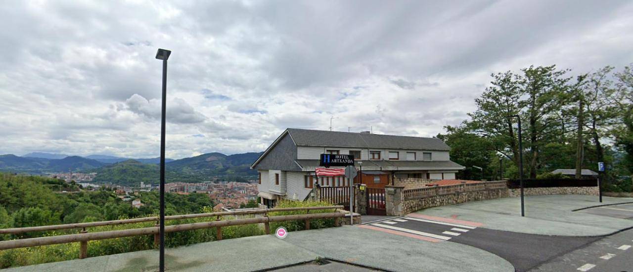 Hotel Artxanda Bilbao, Parking Gratuito en el Exterior Junto al Hotel in Bilbao, Biscaye