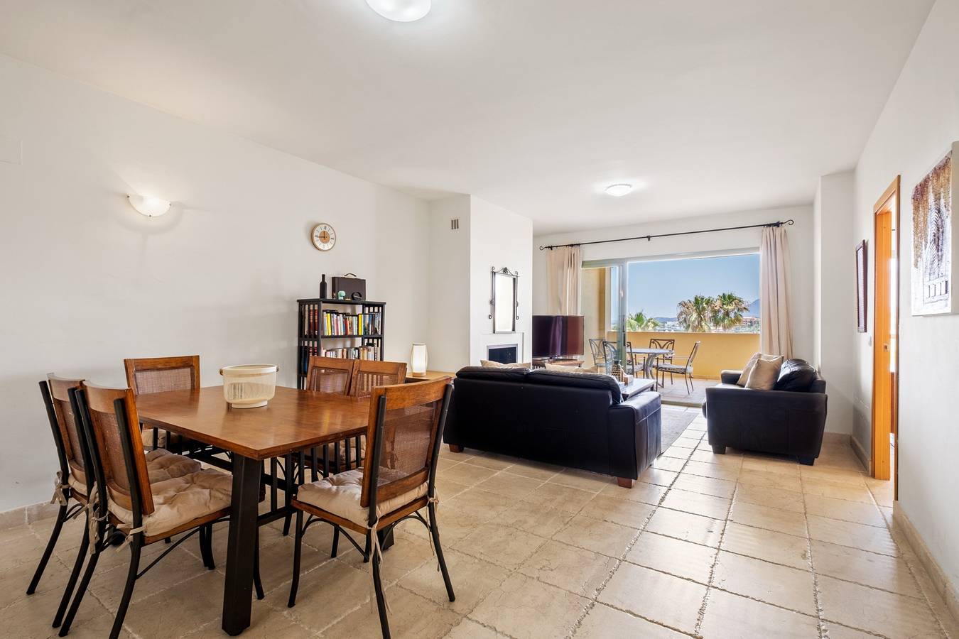 Apartamento inteiro, Apartamento 'Lola Y Suki' com Piscina Partilhada, Wi-Fi e Ar Condicionado in Royal Flamingos Golf Resort, Benahavís