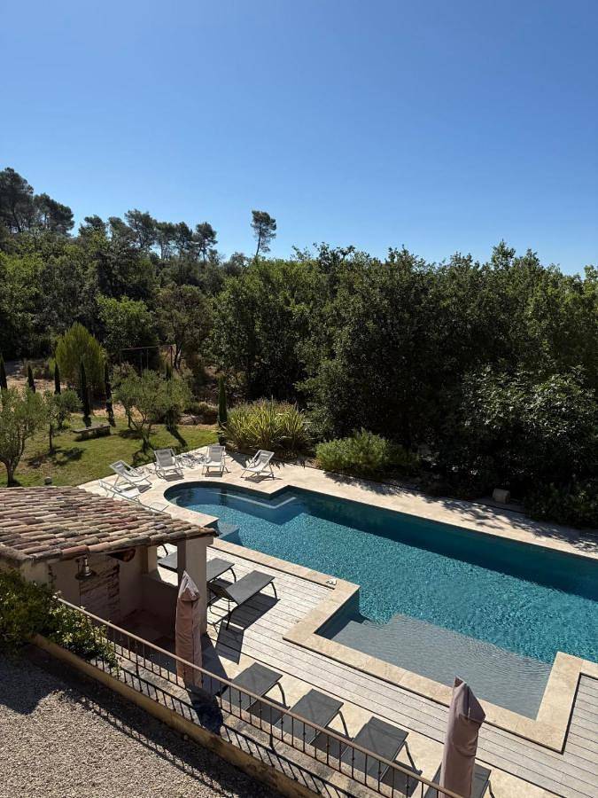 Location de vacances pour 14 personnes, avec Balcon et Terrasse ainsi que Jardin et Piscine à Cadenet
