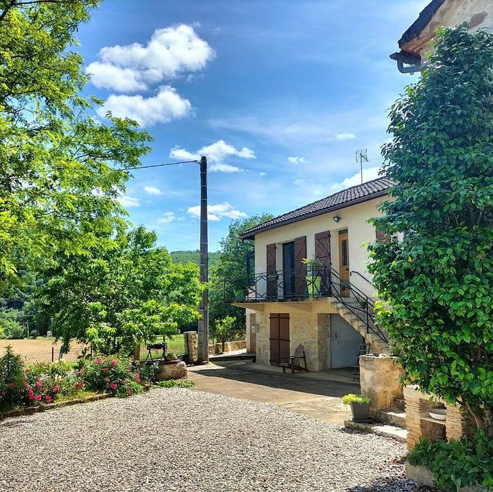 Gîte pour 4 personnes, avec terrasse ainsi que jardin et piscine à Soturac