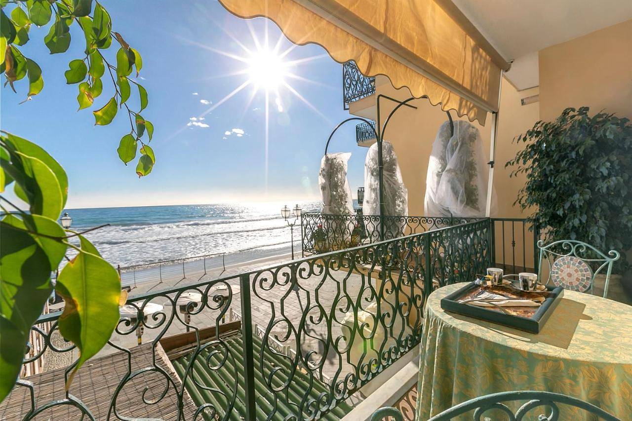 B&B Da Giueli Rooms On The Seafront in Alassio, Riviera di Ponente