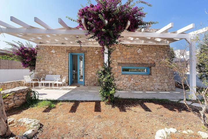 Villa 'Azzurra' con Piscina Privata, Wi-Fi e Aria Condizionata in Racale, Golfo di Taranto