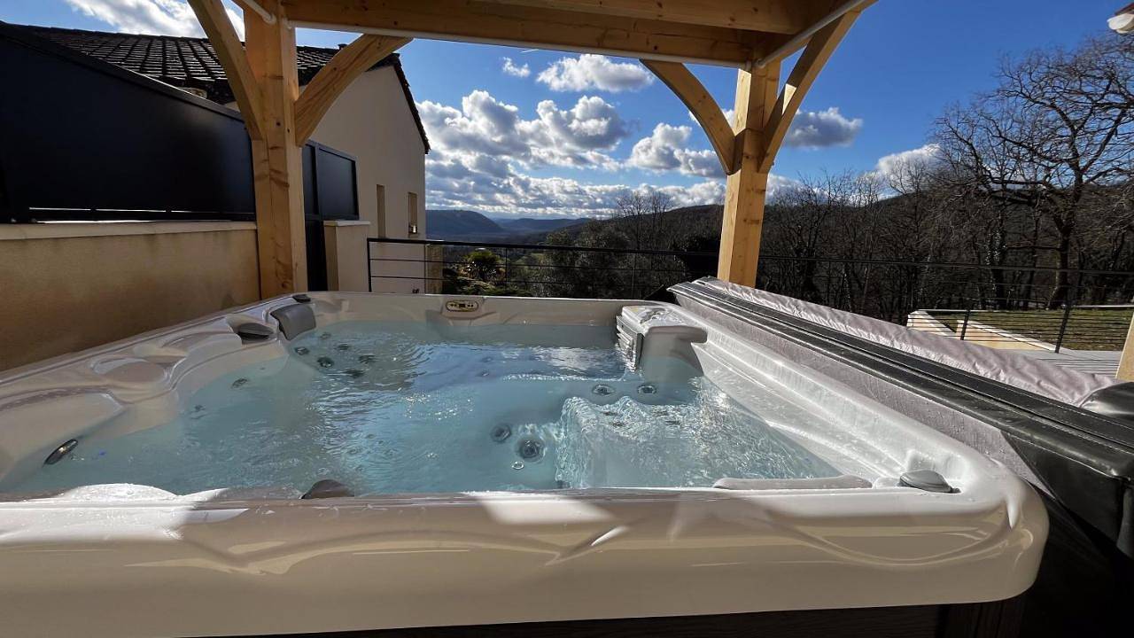 Maison avec spa privatif et vue sur la vallée in Cazoulès, Dordogne