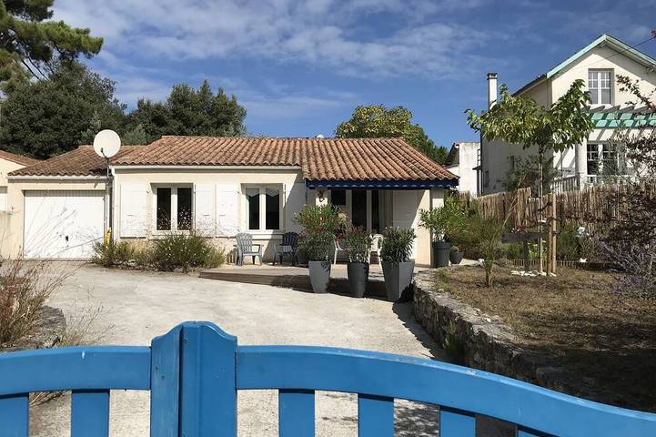 Location de vacances pour 6 personnes, avec terrasse et jardin, animaux acceptés dans Petite Plage Saint Trojan Les Bains