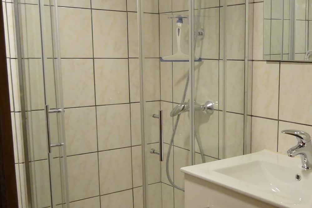 Appartement entier, Appartement \"le Grenier\" dans un ancien chalet queyrassin in Molines-en-Queyras, Queyras