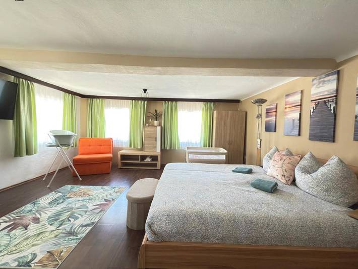 Ferienwohnung für 10 Personen, mit Ausblick und Garten