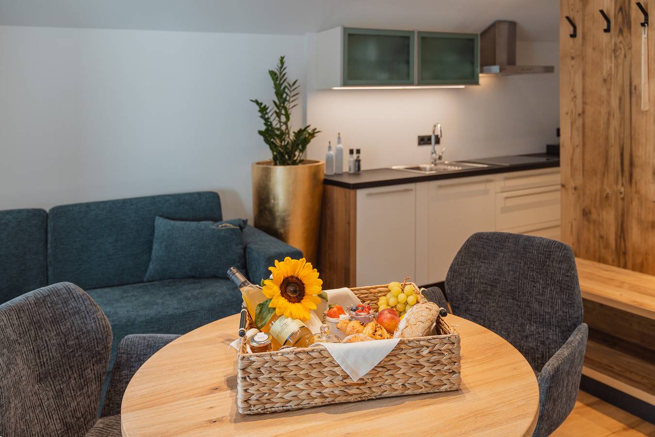 Ganze Wohnung, Ferienwohnung 'Edelweiß' mit Bergblick, Gemeinschaftsterrasse und Wlan in Villgratner Berge, Gsies