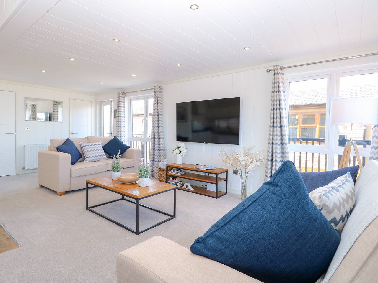 Sandy Snug in Broomholm, Norfolk Coast