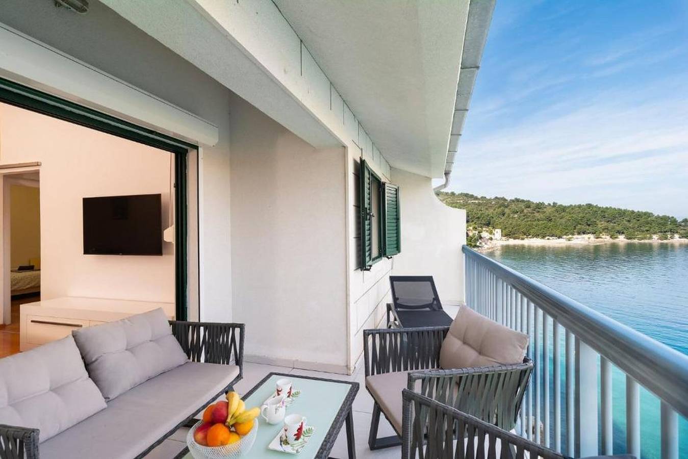 Ganze Wohnung, Apartments Seafront Paradise in Stomorska, Solta