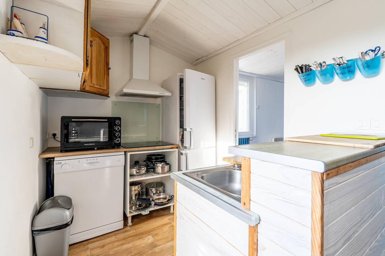 Entire apartment, Apartment 'Appartement 10 Pers À 50m Plage' with Private Terrace, Private Garden and Wi-Fi in Barbâtre, Noirmoutier