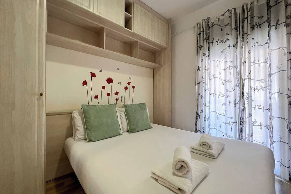Geheel appartement, Spacious home with private balcony in Barcelona in Barcelona Centre, Barcelona
