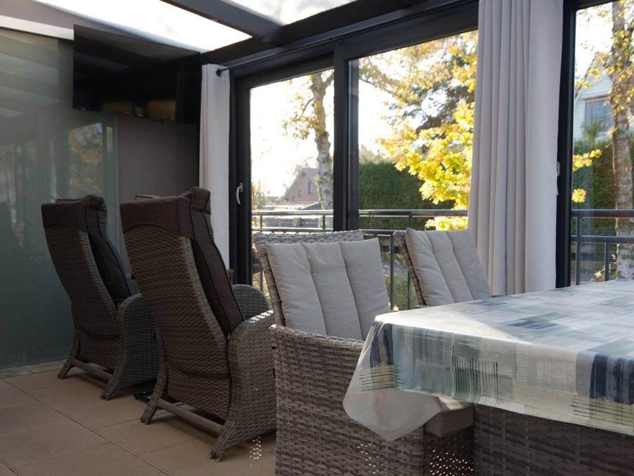 Strobels Ferienhaus am Wasser mit Bootssteg Großes Meer Ost - Strobels Ferienhaus in Großes Meer, Südbrookmerland