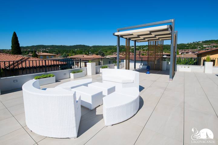 Gîte pour 6 personnes, avec vue sur le lac et terrasse à Padenghe sul Garda - 4