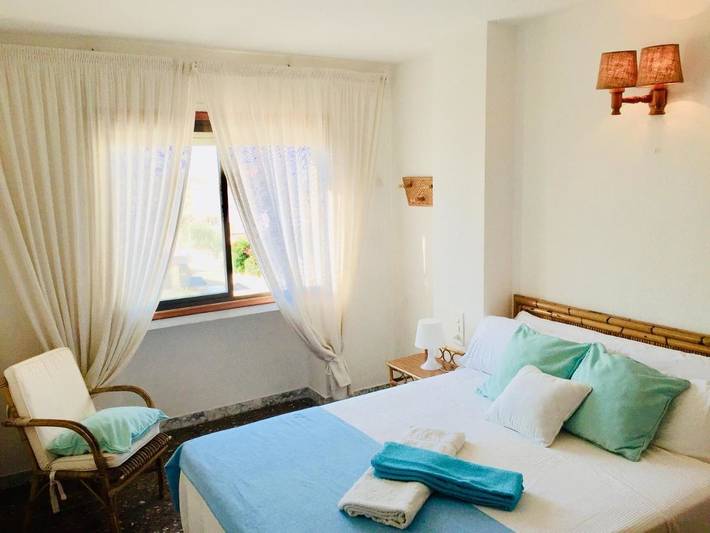Gîte pour 4 personnes, avec Terrasse et Jardin ainsi que Piscine et Vue dans Mareny Blau