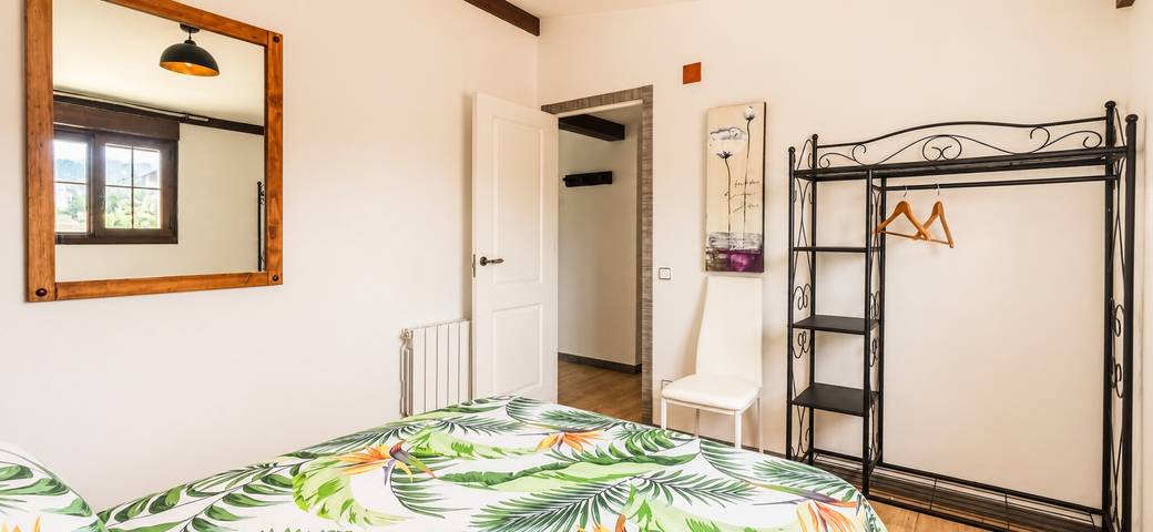 Ganze Wohnung, Ferienwohnung 'El Guardaviñas El Prado' mit Bergblick, Gemeinschaftsterrasse und Wlan in Ábalos, La Rioja Provinz