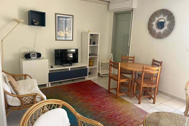 Gîte pour 4 personnes, avec terrasse, adapté aux familles dans Boulouris - 3