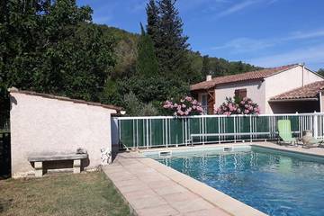 Location de vacances pour 3 personnes, avec jardin à Carnoules