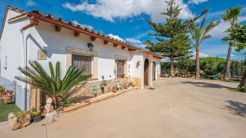 Finca für 4 Personen, mit Garten und Pool in Llubí