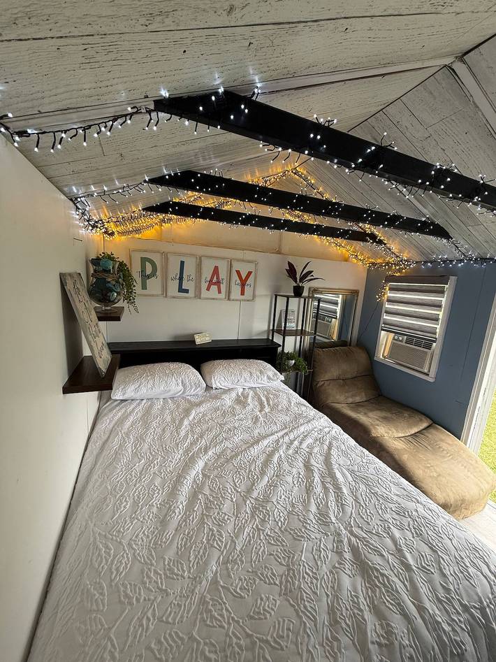 Escapada romántica en una cabaña al amanecer, eufemia, puestas de sol y malvaviscos in Lambton County