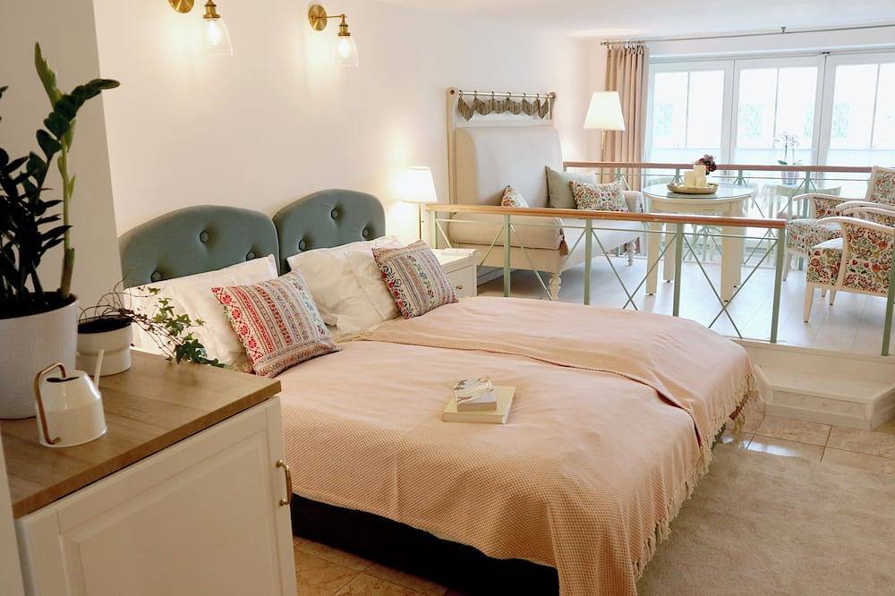 Entire apartment, Marvelosa Apartment - Beautiful & Central, next to Chain Bridge, by the river in Budapest, Central Hungary