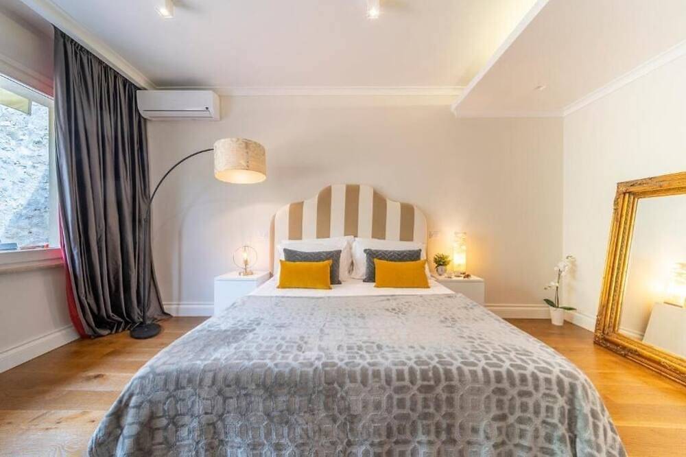 Appartamento intero, Casa Bardi : Appartamento con Terrazza + Parcheggio in San Gimignano, Siena e dintorni