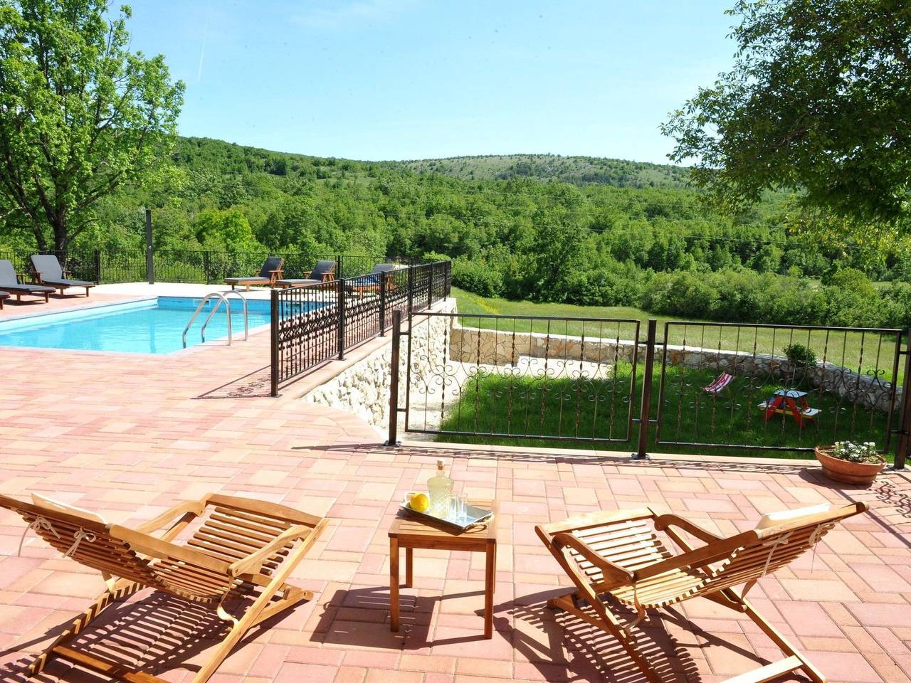 Alleinstehendes Ferienhaus mit Swimmingpool in Makarska Riviera