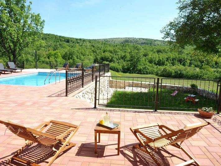 Alleinstehendes Ferienhaus mit Swimmingpool in Makarska Riviera