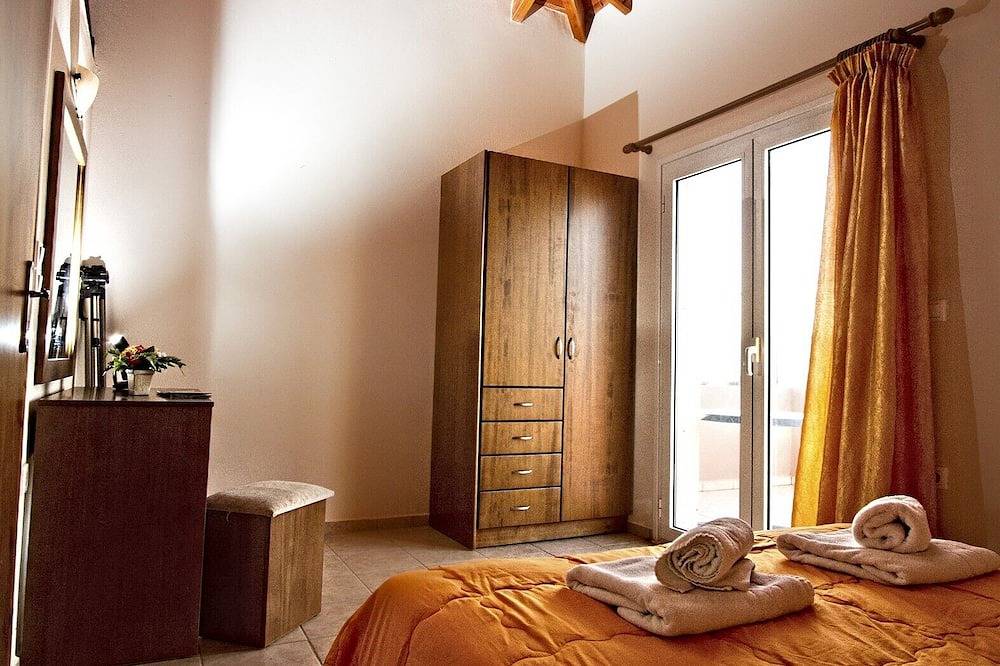 Villa Liakada: Direkt am Meer mit eigenem Pool in Nopigia, Chania und Umgebung