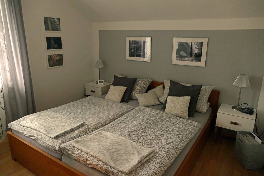 Ganze Wohnung, Fewo mit Liebe zum Detail, Therme/Seenähe, Wandern ab Haus, Balkon m. Aussicht in Weißenstadt, Oberfranken