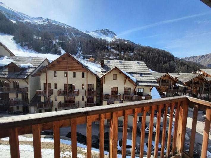 Chalet pour 6 personnes, avec piscine ainsi que jacuzzi et balcon à Les Orres