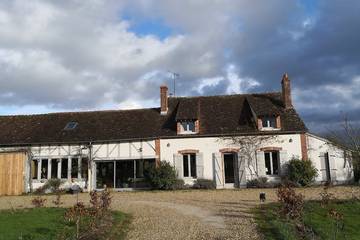 Gîte pour 8 personnes, avec terrasse et jardin à Lorris