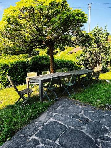 Location de vacances pour 8 personnes, avec vue et jardin dans Saint-Pierre-de-Curtille