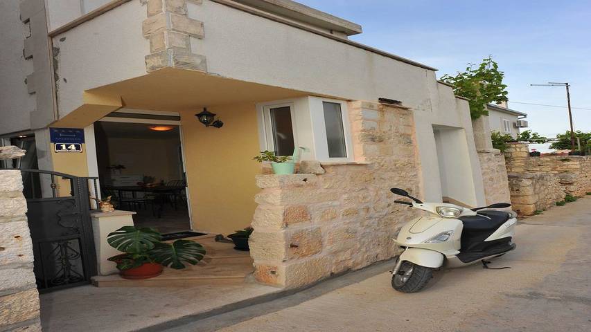 Ferienwohnung für 4 Personen, mit Terrasse, mit Haustier auf Brac