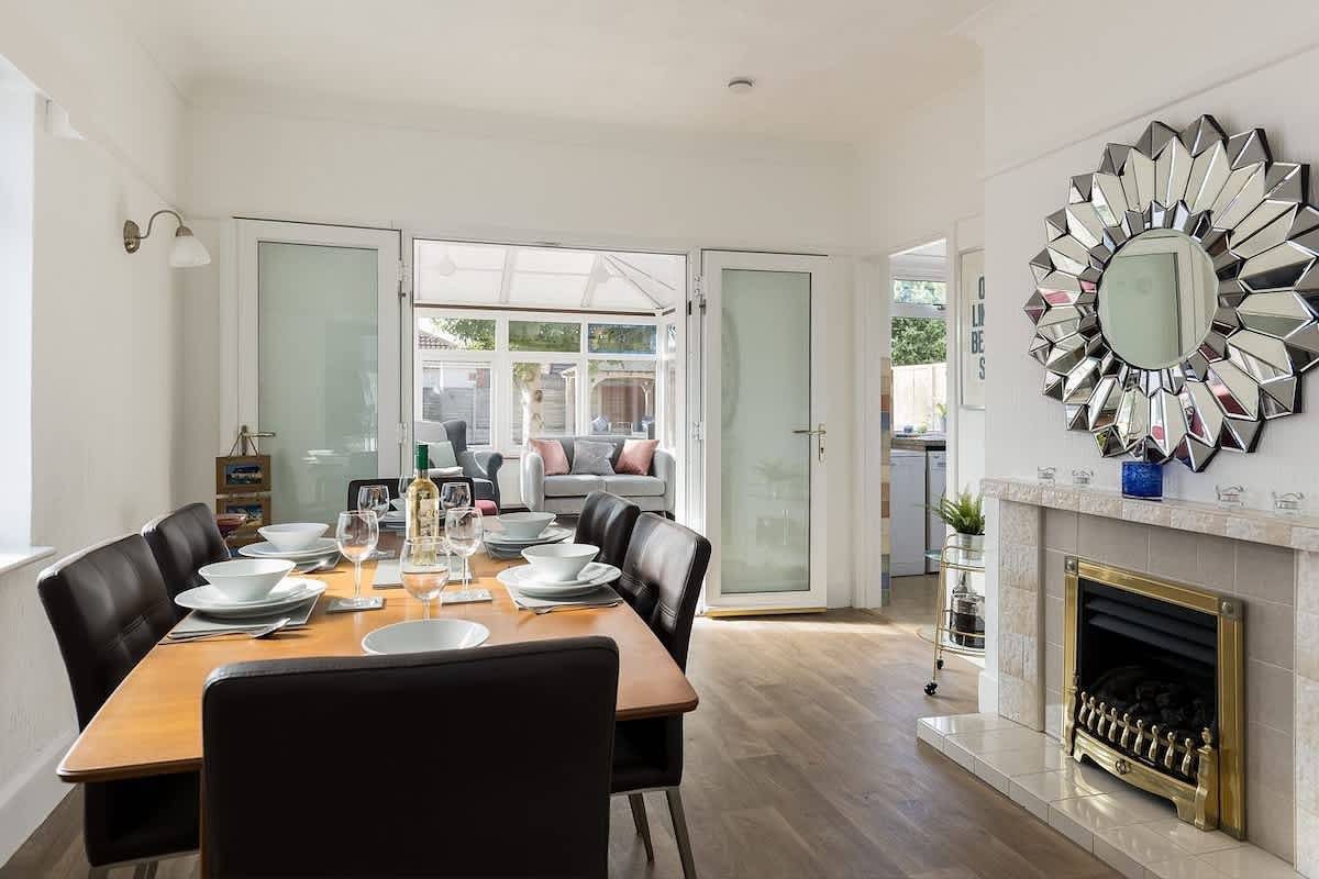 Lake Retreat - Short Walk to Hamworthy Beach in Poole, Poole Harbour