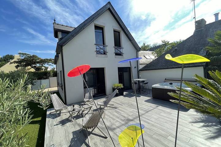 Maison de vacances pour 4 personnes, avec jacuzzi ainsi que jardin et terrasse, animaux acceptés à Arradon