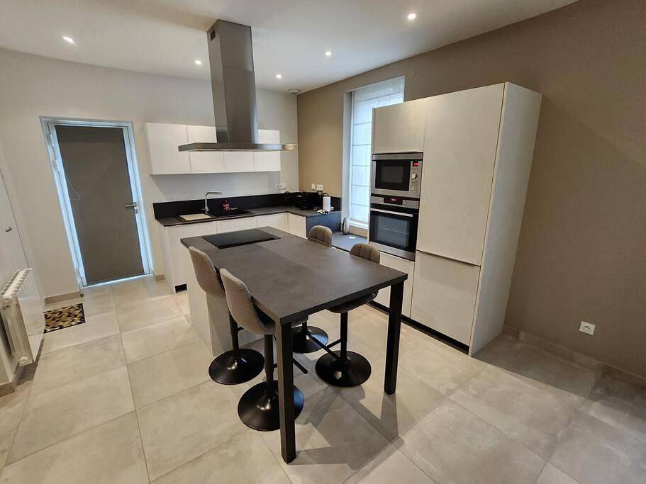 Appartement entier, Three-Bedroom Apartment in Genas, Lyon et ses environs