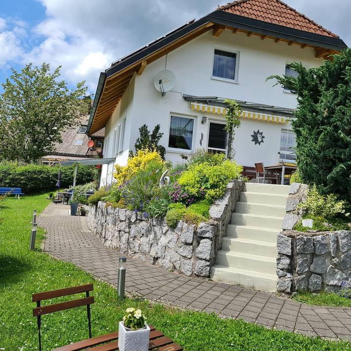 Ferienwohnung für 2 Personen, mit Garten und Ausblick in Schönenberg