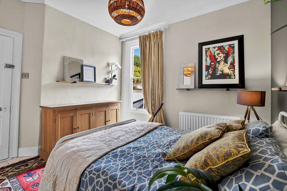 Modern Coastal Living at Old Slipway House – Walk to Beach & Harbour in Portrush, Grafschaft Antrim