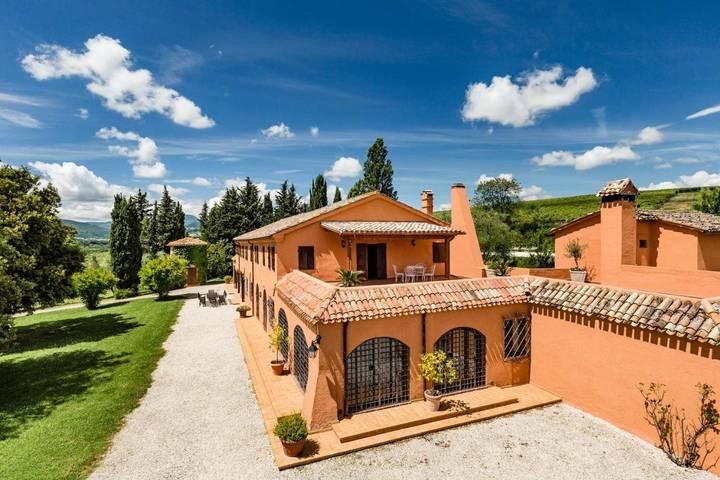 Villa per 2 persone, con terrazza e giardino nonché piscina e panorama, con animali domestici nelle Marche