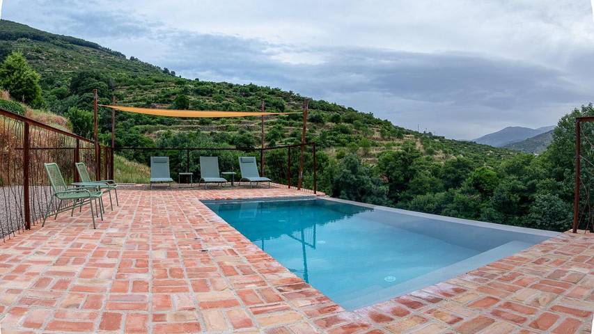 Casa de vacaciones para 6 personas, con jardín además de piscina y vistas, Familias con niños en Valle del Jerte - 3