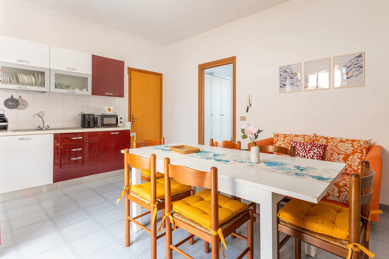 Appartamento intero, Appartamento 'Marea' con terrazza privata, Wi-Fi e aria condizionata in Santa Maria del Focallo, Ispica