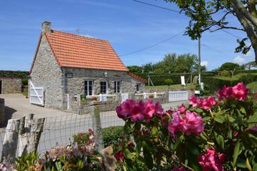 Gîte pour 8 personnes, avec jardin à Les Moitiers-d'Allonne