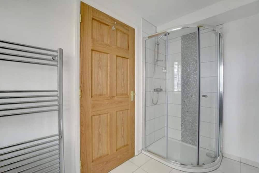 Wonderful 1 bedroom cottage near Port Lympne Wild Animal Park and Canterbury in Mersham, Ashford region