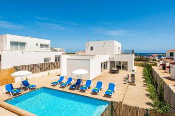 Location de vacances pour 8 personnes, avec piscine, adapté aux familles dans Na Macaret