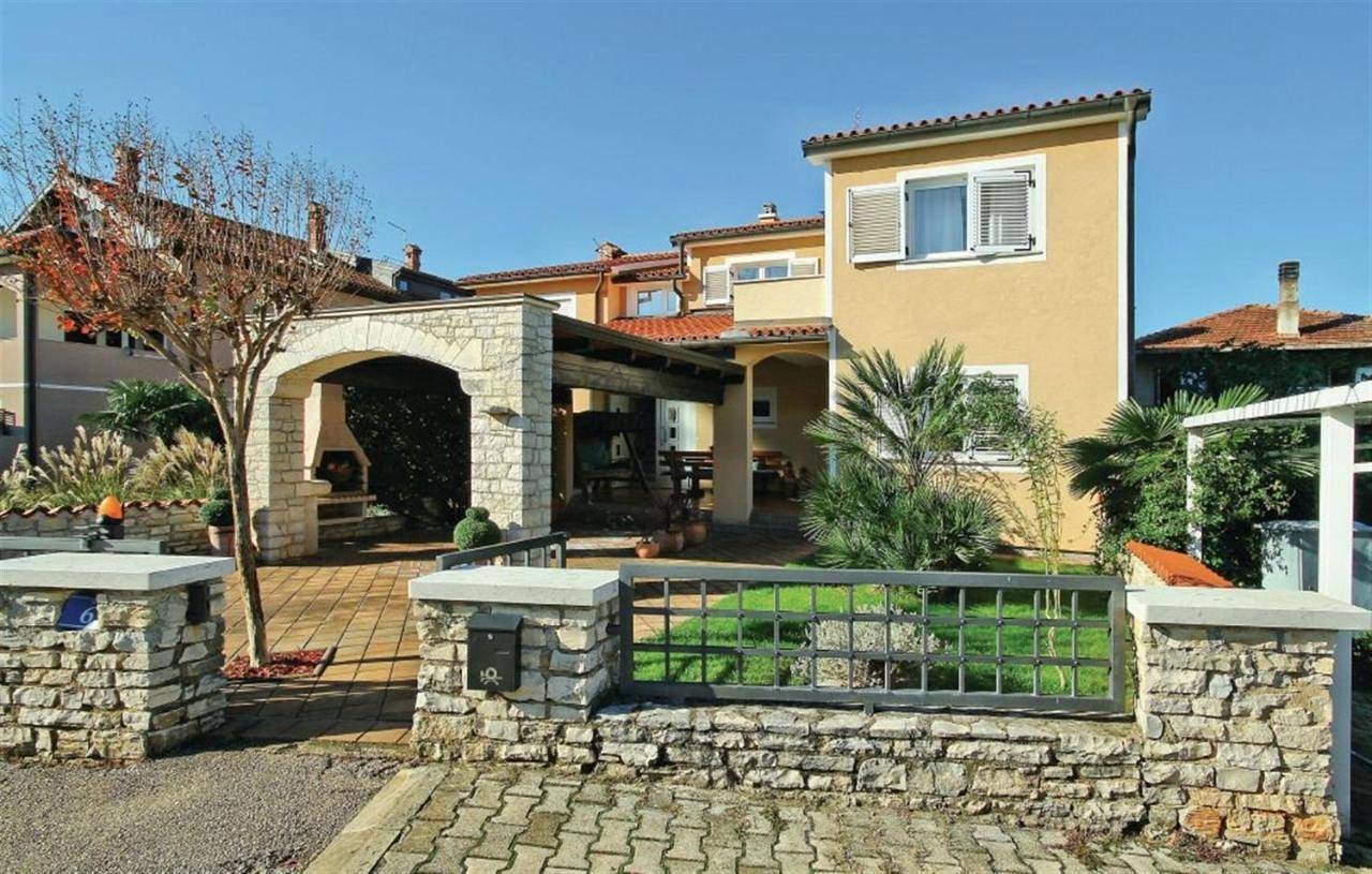 Ganze Wohnung, Apartment with Balcony in Umag, Umag und Umgebung