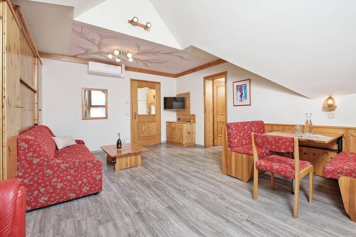 Ferienwohnung für 6 Personen, mit Balkon und Garten sowie Pool und Seeblick am Faaker See - 4