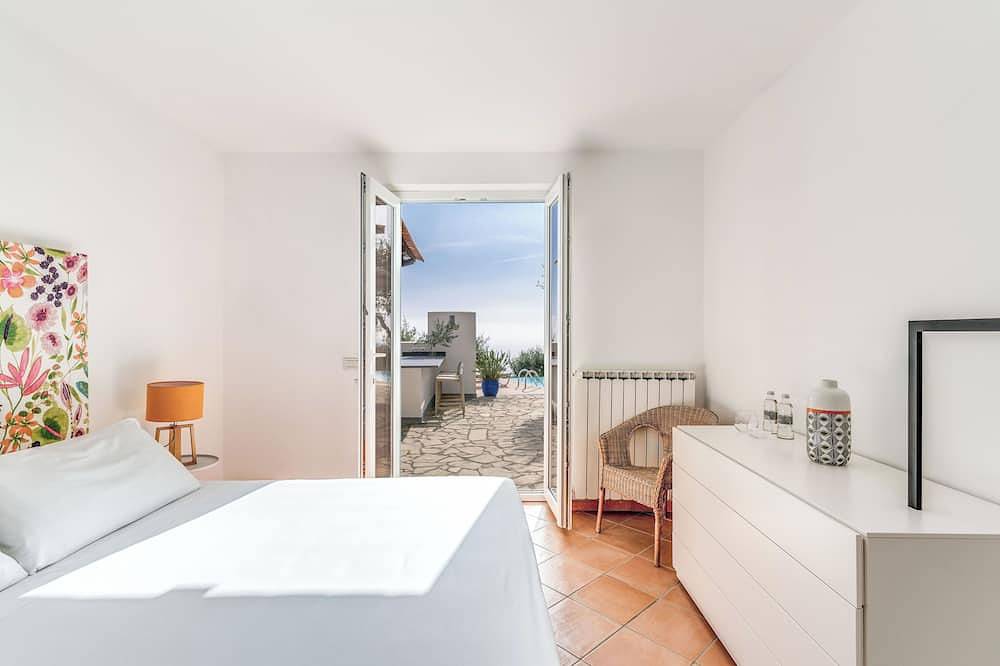 Villa Chez Piè: Panoramic Views, Pool & Concierge in Torca, Neapel Provinz