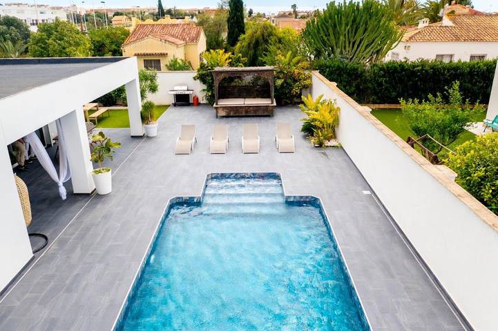Casa de vacaciones para 8 personas, con Balcón y Terraza además de Jardín y Piscina en La Torreta