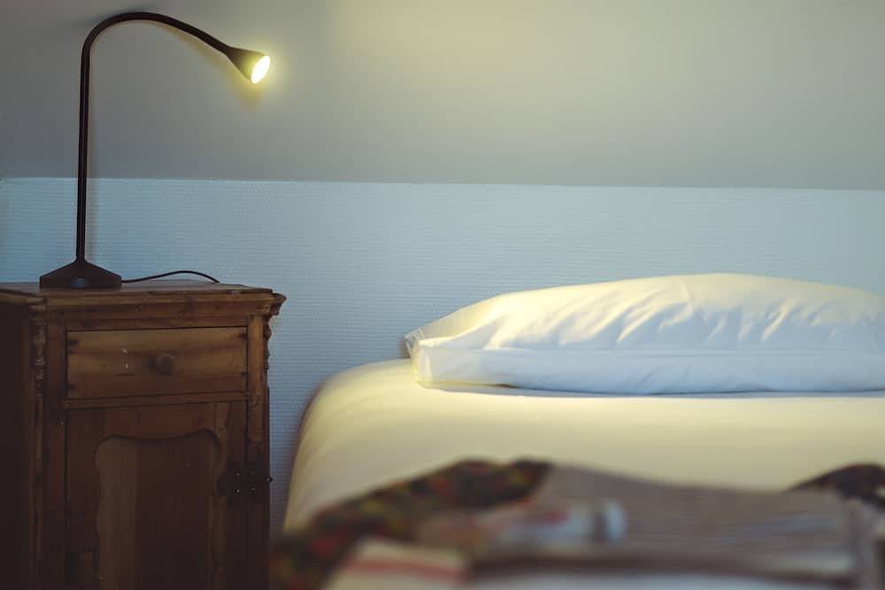 Appartement entier, Chambre mansardée pour 2 personnes in Saint-Geniès, Périgord Noir