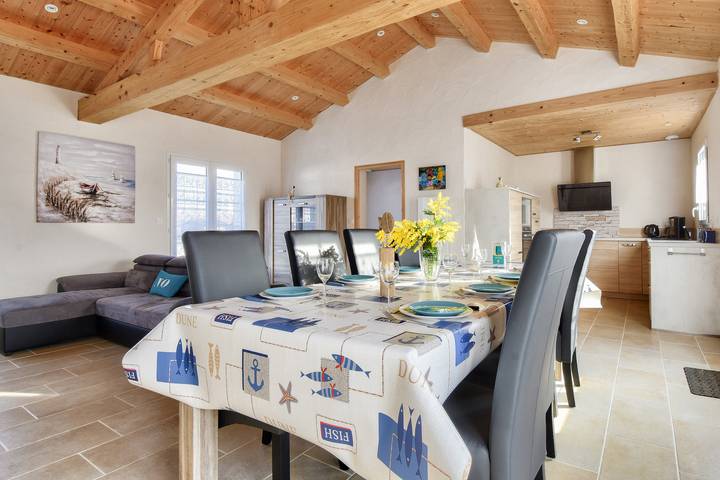 Location de vacances pour 8 personnes, avec jardin et terrasse dans Plage De La Bosse L Epine - 2